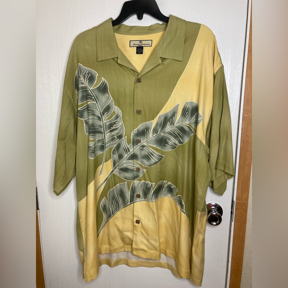 Tommy Bahama Mens Shirt XL Green Yellow Floral Copyright 100% Silk